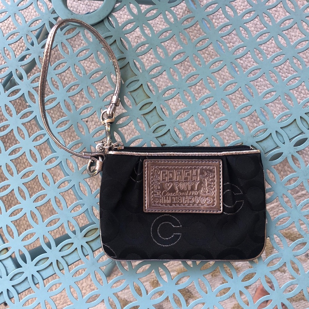 ✨ coach wristlet✨